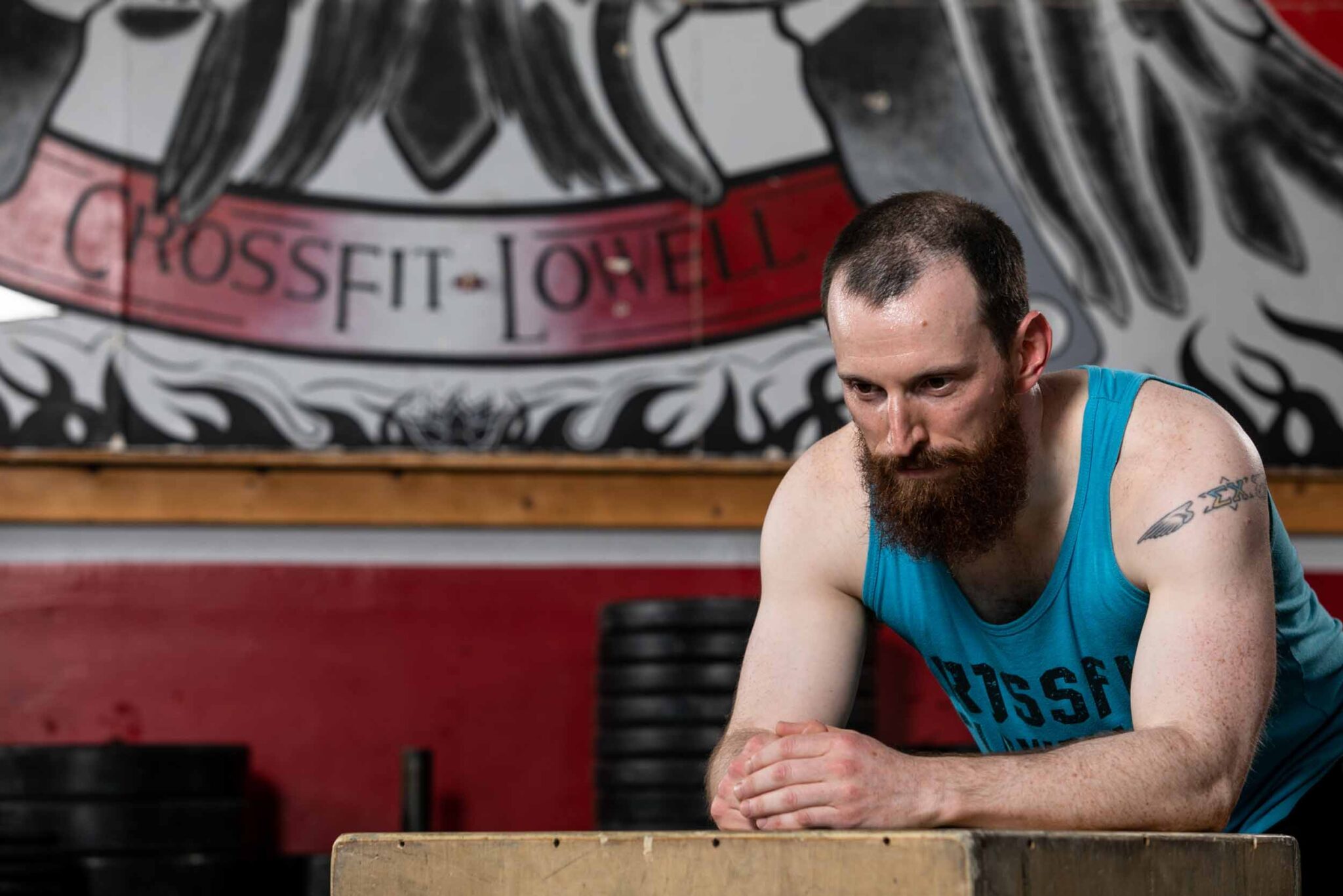 C18_CrossfitLowell_047_web crossfit athlete resting